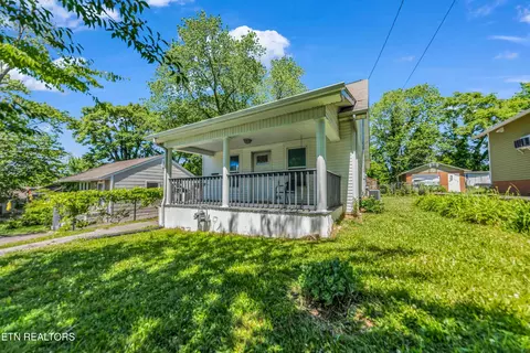 2730 Barton St, Knoxville, TN 37917