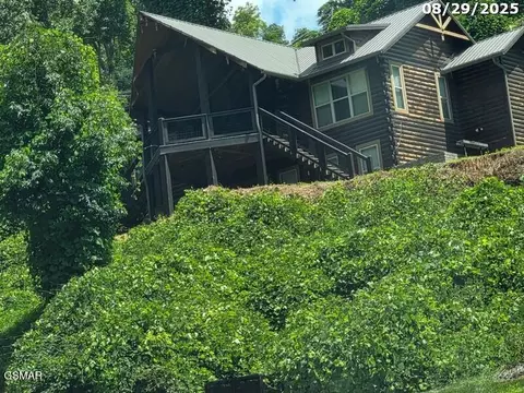 716 Kelly St, Gatlinburg, TN 37738