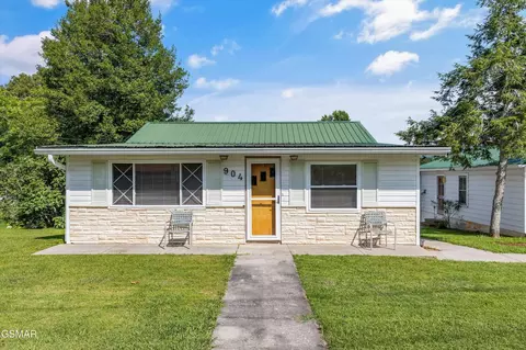 904 Ridge Rd, Maryville, TN 37803