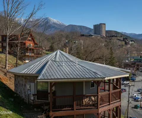 145 W Holly Ridge Rd, Gatlinburg, TN 37738