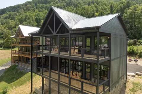 336 Roaring Fork Rd, Gatlinburg, TN 37738