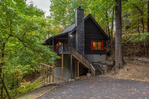 1904 Luzerne Dr, Gatlinburg, TN 37738