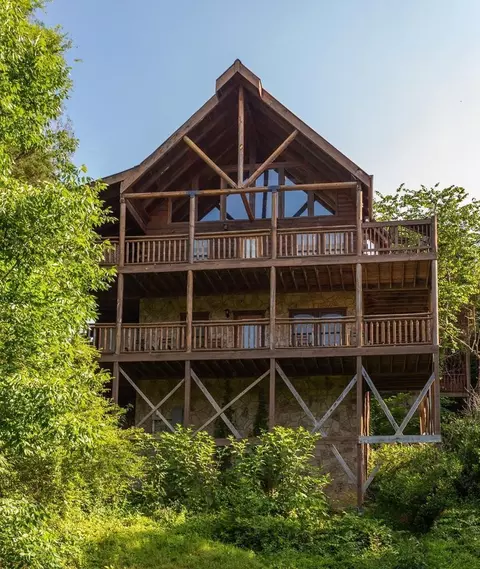 2336 Waterfall Way, Pigeon Forge, TN 37863