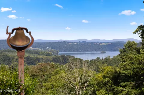 585 Little Dogwood Rd, Kingston, TN 37763