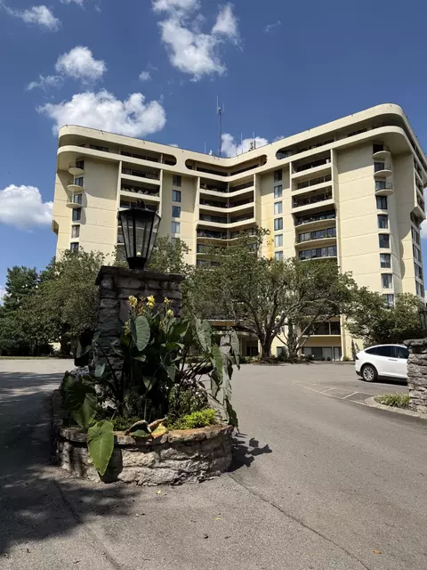 6666 Brookmont Ter #906, Nashville, TN 37205