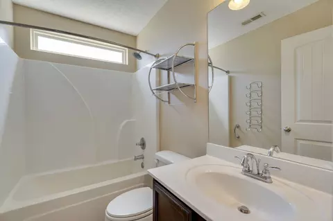 Bath - 1121 Halverson Dr, Murfreesboro, TN 37128 photo 1 of 3