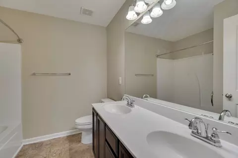 Bath - 1121 Halverson Dr, Murfreesboro, TN 37128 photo 2 of 3