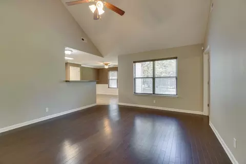 Living - 1121 Halverson Dr, Murfreesboro, TN 37128 photo 2 of 5
