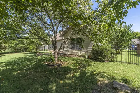 Exterior - 1121 Halverson Dr, Murfreesboro, TN 37128 photo 5 of 8