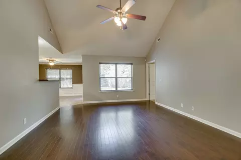 Living - 1121 Halverson Dr, Murfreesboro, TN 37128 photo 1 of 5