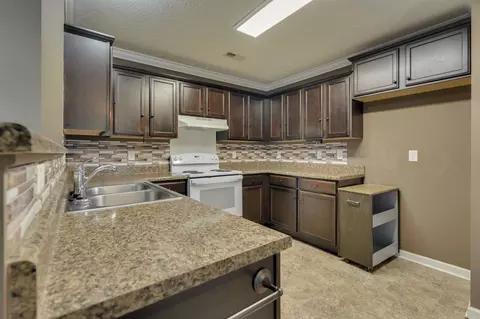 Kitchen - 1121 Halverson Dr, Murfreesboro, TN 37128 photo 1 of 3
