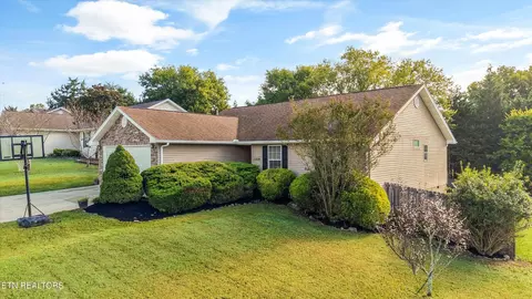 1006 Stones Throw Ln, Sevierville, TN 37876