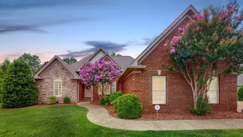 1007 Briarwood Dr, Cottontown, TN 37048