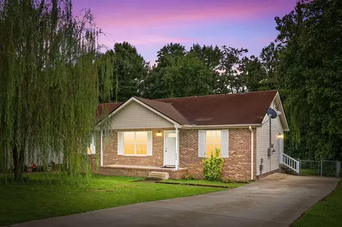 622 Woodhaven Dr, Clarksville, TN 37042