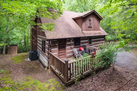 2345 Courtney Ln, Sevierville, TN 37876