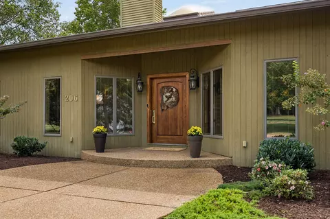 206 Kippsford Pond Rd, Columbia, TN 38401