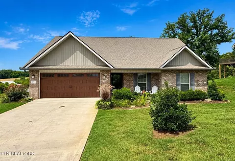 215 Montgomery Farms Dr, Friendsville, TN 37737