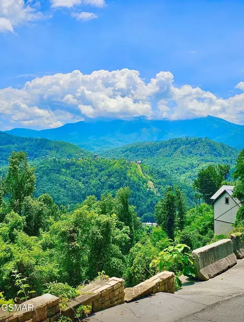 430 Greystone Heights Rd, Gatlinburg, TN 37738