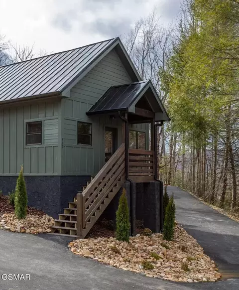 310 Lewis Clabo Rd, Gatlinburg, TN 37738