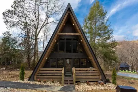 324 Lewis Clabo Rd, Gatlinburg, TN 37738