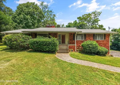 210 Sutton Ln, Knoxville, TN 37909