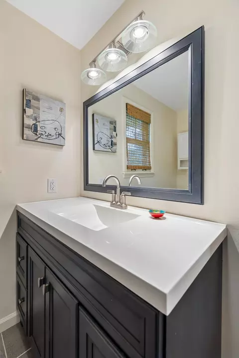 Bath - 2056 Dade Cir, Dickson, TN 37055 photo 6 of 7