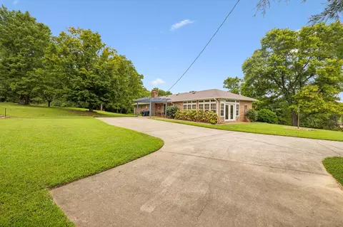 Exterior - 2056 Dade Cir, Dickson, TN 37055 photo 6 of 11