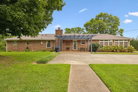 Exterior - 2056 Dade Cir, Dickson, TN 37055 photo 8 of 11