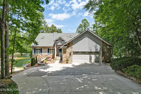 154 Lynhurst Dr, Crossville, TN 38558