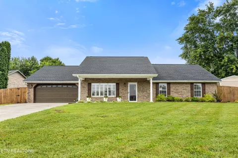 1227 Edinburgh Dr, Maryville, TN 37803