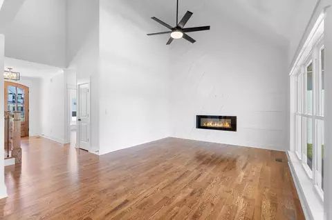 Living - 2511 Colleen Dr, Murfreesboro, TN 37128 photo 4 of 6