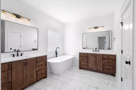 Bath - 2511 Colleen Dr, Murfreesboro, TN 37128 photo 1 of 6