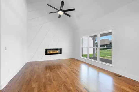 Living - 2511 Colleen Dr, Murfreesboro, TN 37128 photo 5 of 6