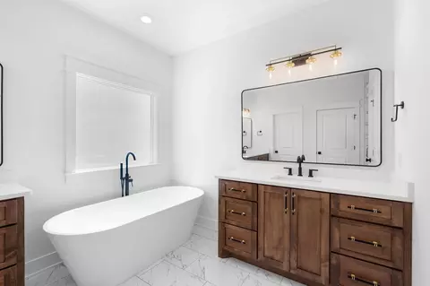 Bath - 2511 Colleen Dr, Murfreesboro, TN 37128 photo 6 of 6