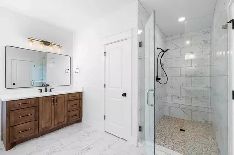 Bath - 2511 Colleen Dr, Murfreesboro, TN 37128 photo 5 of 6