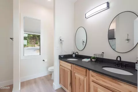 Bath - 875 Shell Mountain Rd, Sevierville, TN 37876 photo 4 of 8