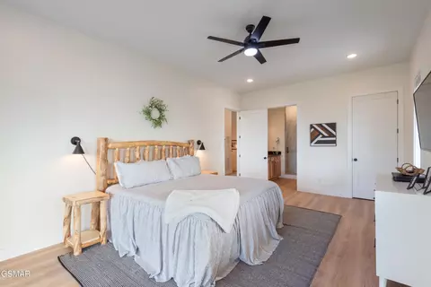 Bedroom - 875 Shell Mountain Rd, Sevierville, TN 37876 photo 2 of 6