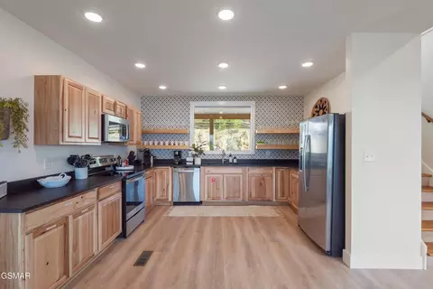 Kitchen - 875 Shell Mountain Rd, Sevierville, TN 37876 photo 2 of 5