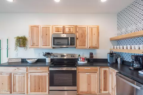 Kitchen - 875 Shell Mountain Rd, Sevierville, TN 37876 photo 4 of 5