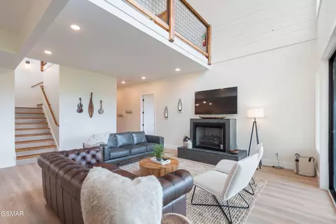 Living - 875 Shell Mountain Rd, Sevierville, TN 37876 photo 3 of 3