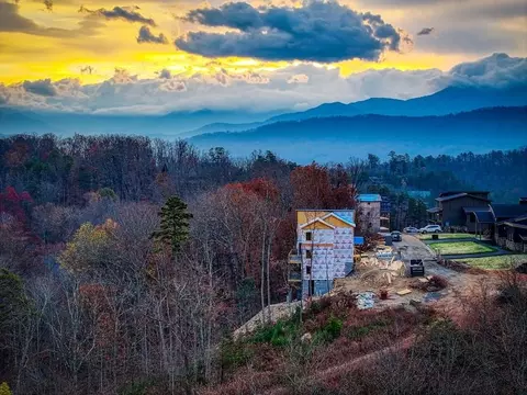 2670 Cloud View Dr, Sevierville, TN 37862