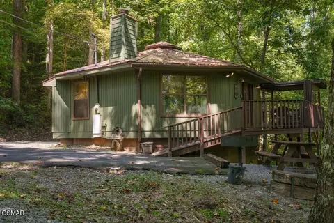 1103 Villa Ln, Gatlinburg, TN 37738