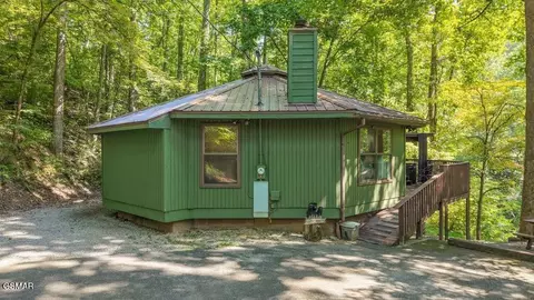 1103 Villa Ln, Gatlinburg, TN 37738