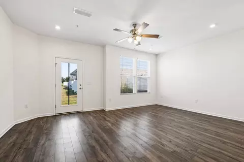Living - 3308 Deerchase Cir, Murfreesboro, TN 37129 photo 2 of 4