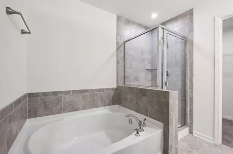 Bath - 3308 Deerchase Cir, Murfreesboro, TN 37129 photo 5 of 8