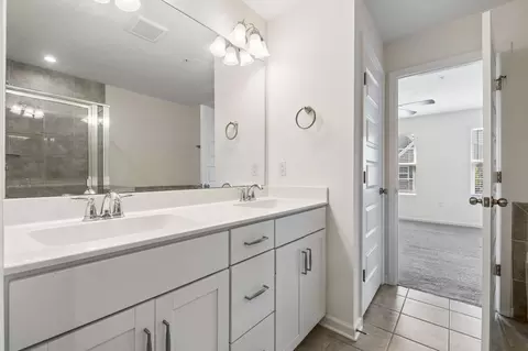 Bath - 3308 Deerchase Cir, Murfreesboro, TN 37129 photo 3 of 8