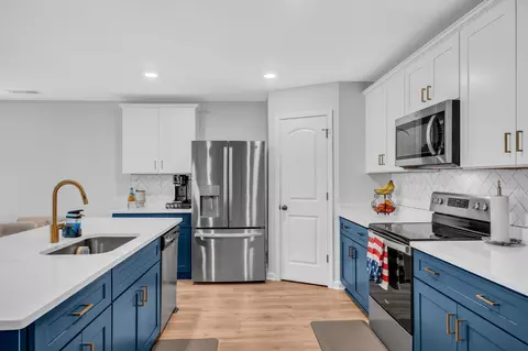 Kitchen - 400 Masters Way, Dickson, TN 37055 photo 2 of 4
