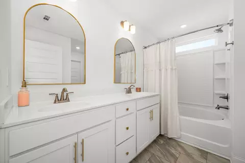 Bath - 3707 Lc Smith Dr, Murfreesboro, TN 37129 photo 2 of 4