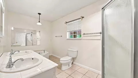 Bath - 11930 Thatch Rd, Harrison, TN 37341 photo 1 of 4