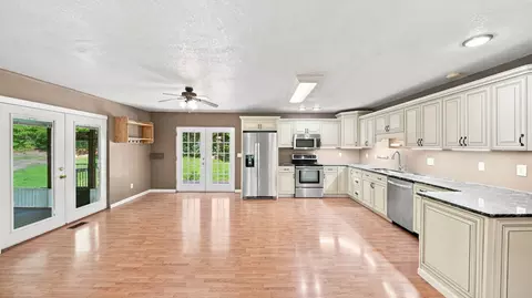 Living - 11930 Thatch Rd, Harrison, TN 37341 photo 2 of 6